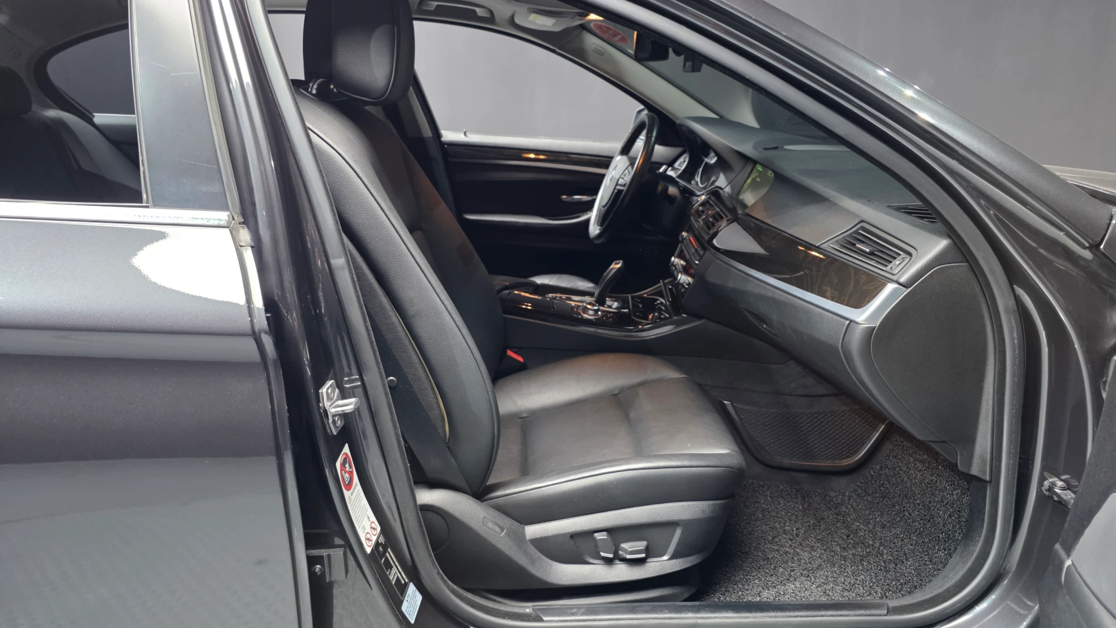 BMW 5-Series F10, 2013 — фото 11