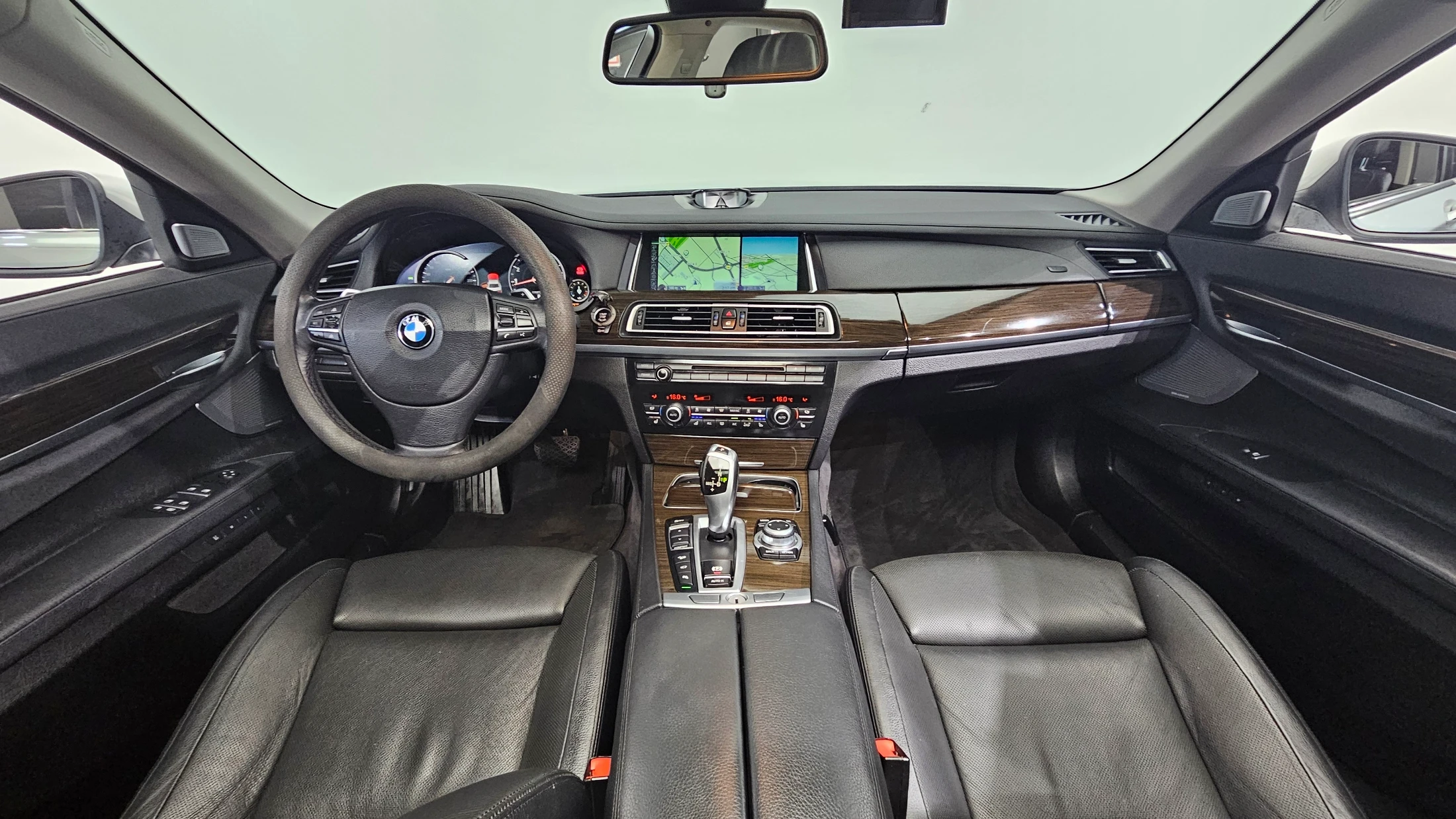 BMW 7-Series F01, 2013 — фото 7