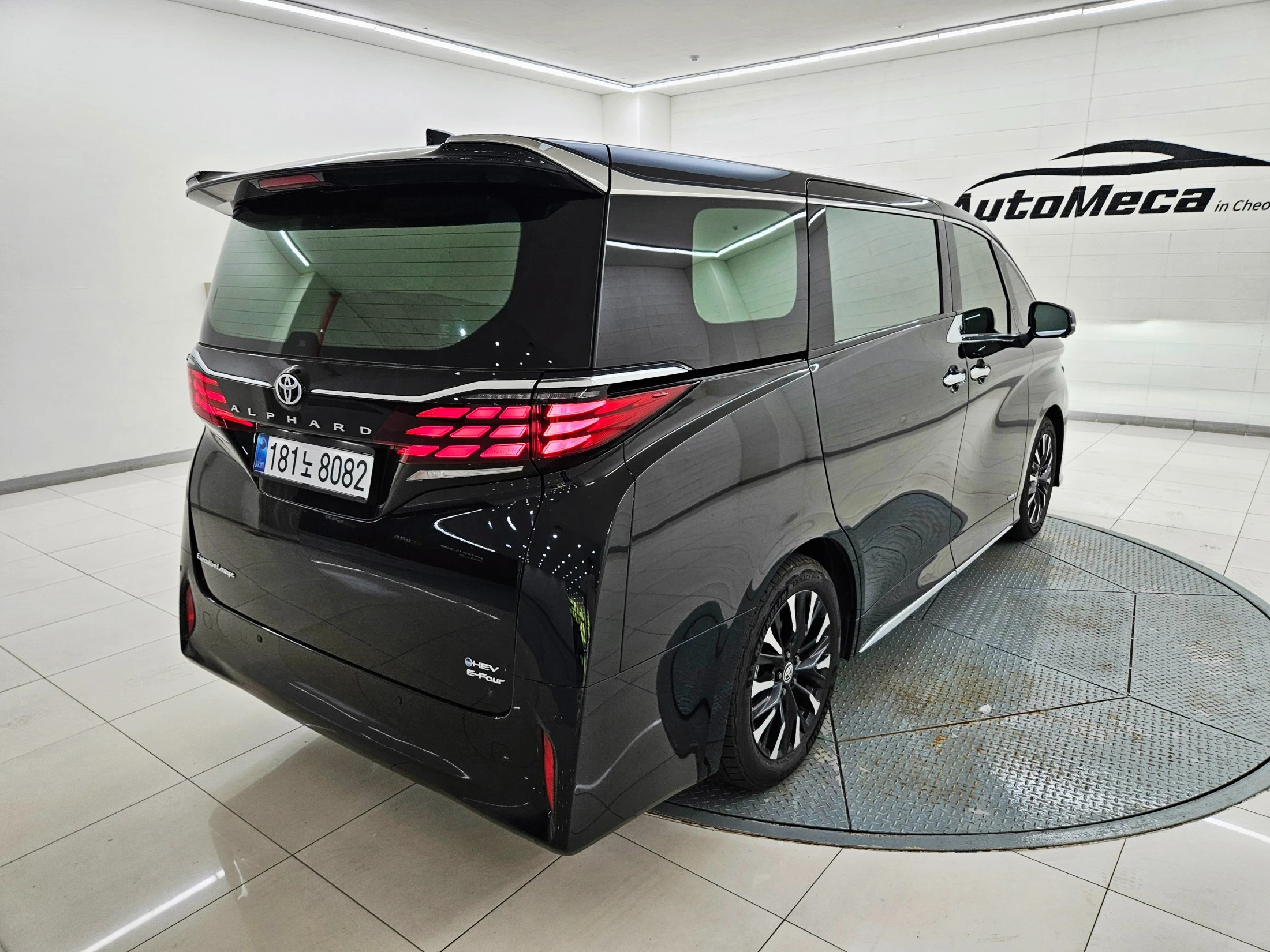 Toyota Alphard Alpad, 2026 — фото 3