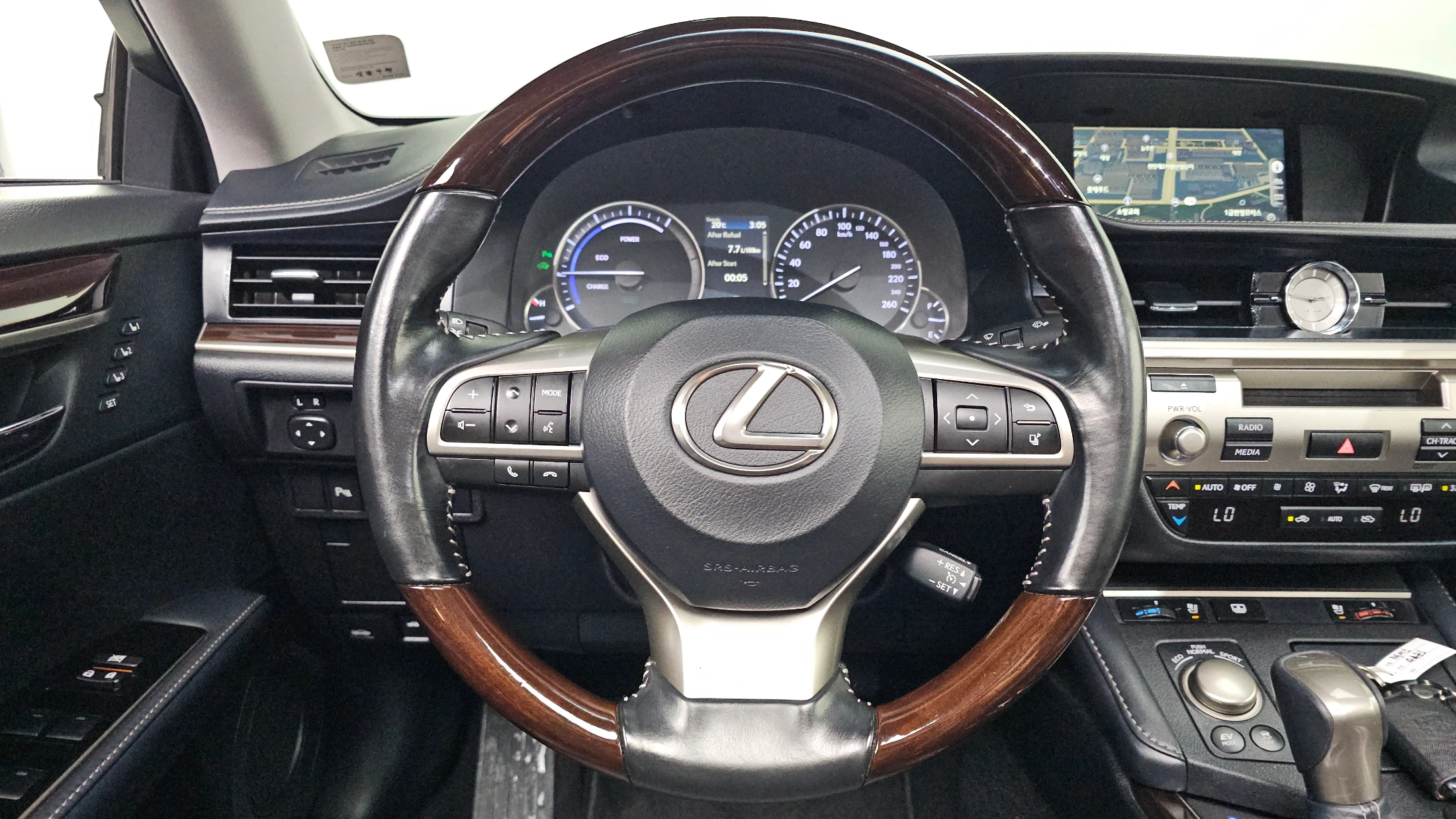 Lexus Es ES300h, 2017 — фото 14