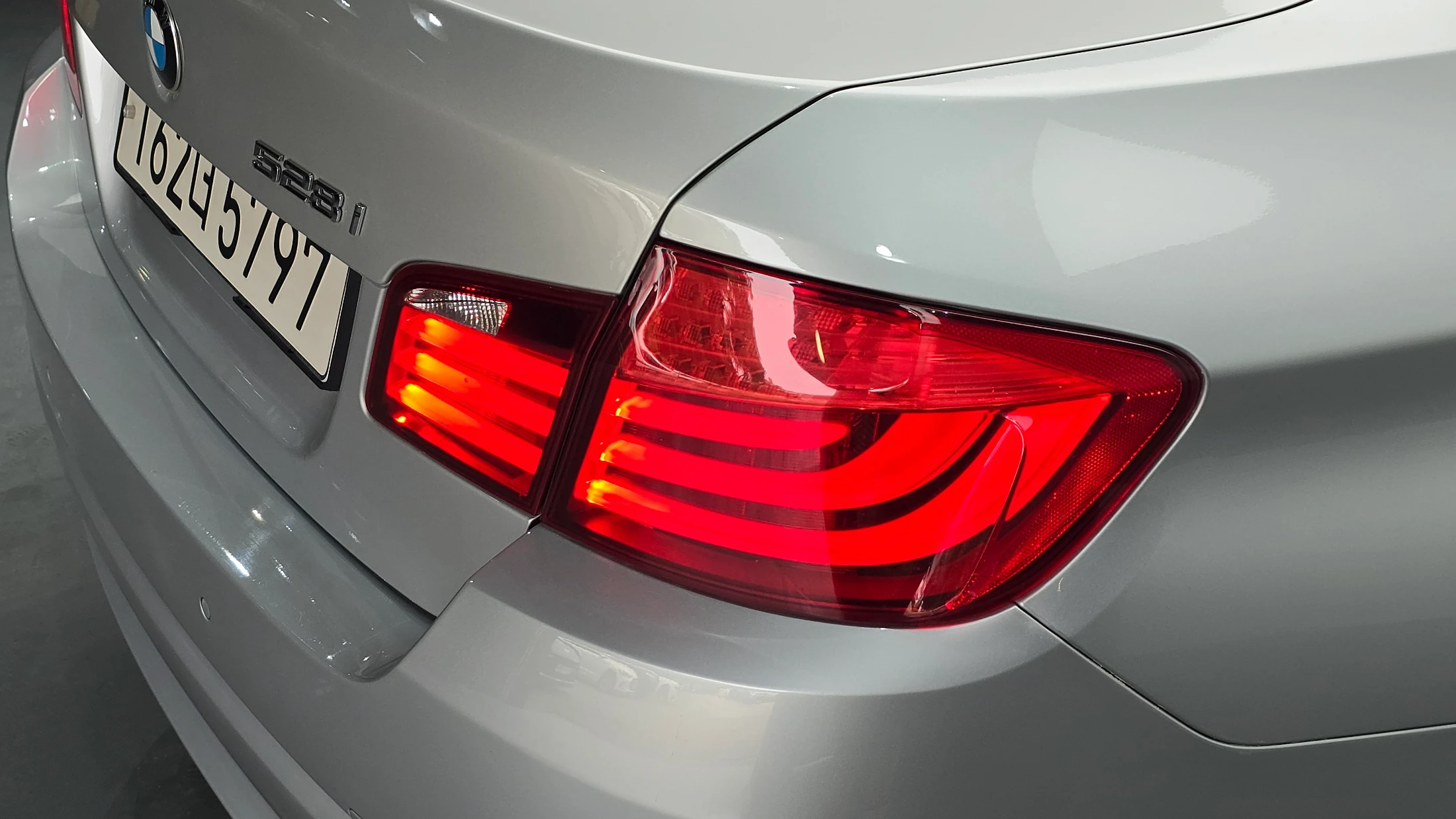 BMW 5-Series F10, 2011 — фото 24
