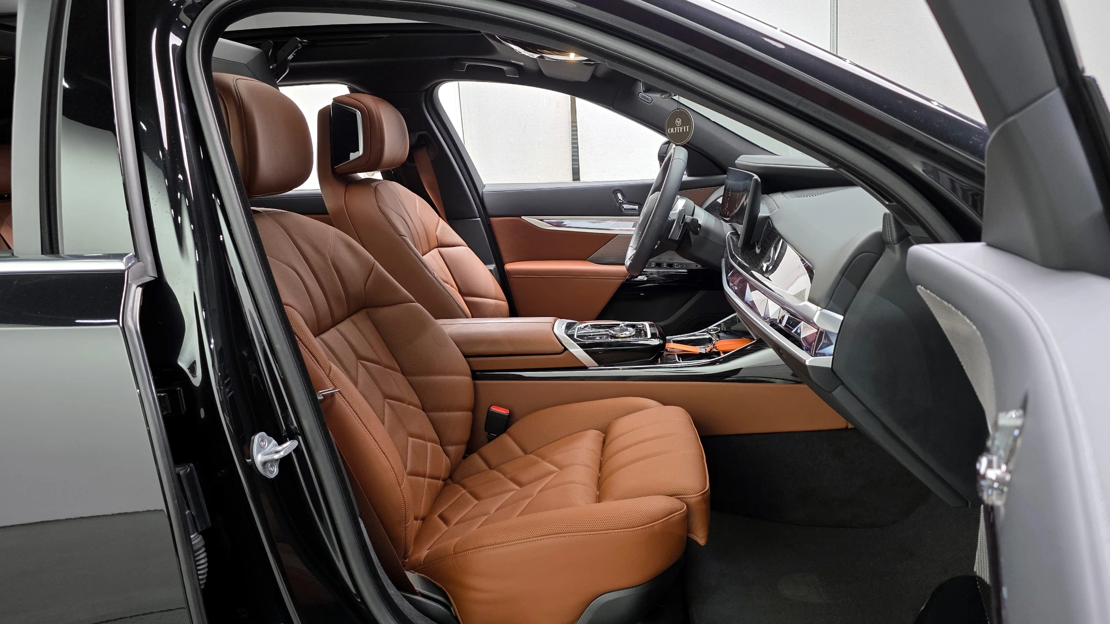 BMW 7-Series G70, 2025 — фото 26
