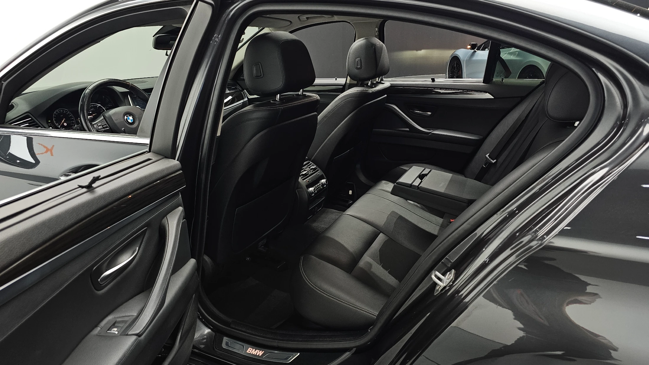 BMW 5-Series F10, 2014 — фото 12