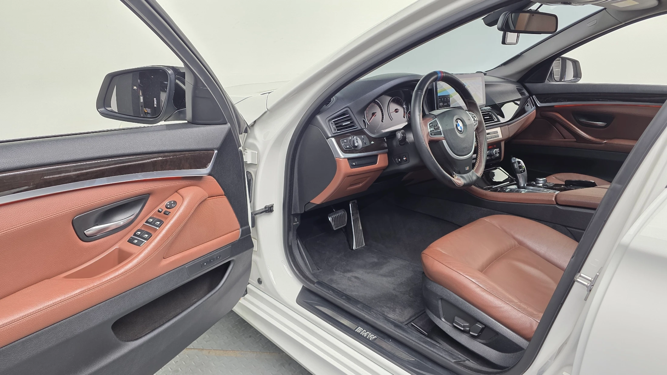 BMW 5-Series F10, 2012 — фото 10