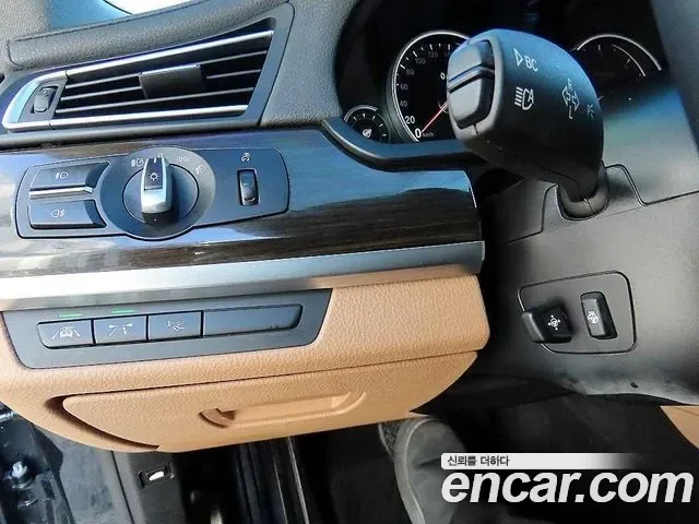 BMW 7-Series F01, 2013 — фото 13