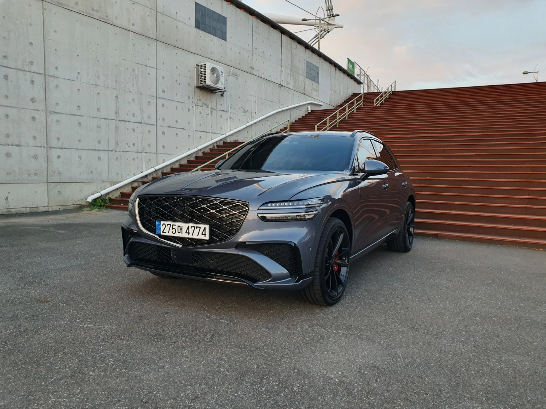 Genesis Gv70