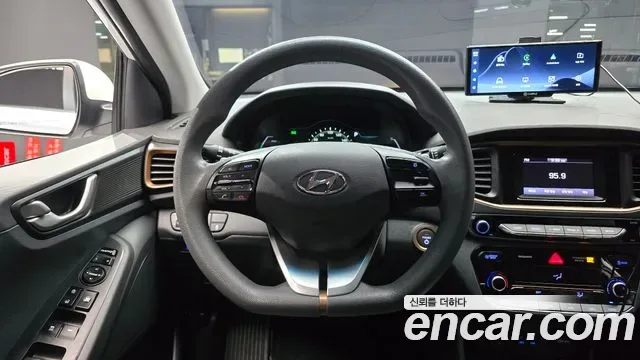 Hyundai Ioniq Ionic Electric, 2017 — фото 13