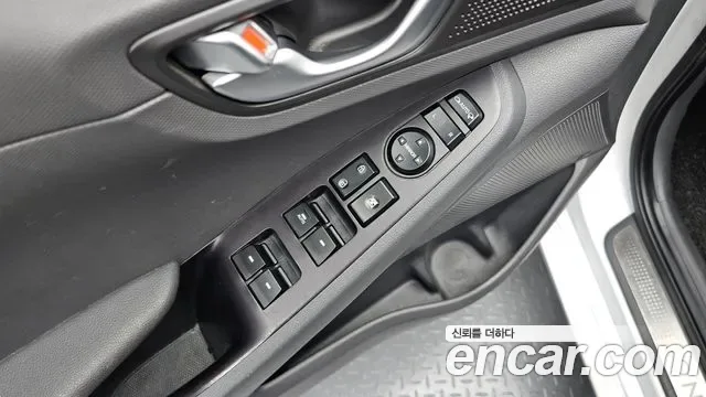 Hyundai Ioniq Ionic Hybrid, 2016 — фото 13