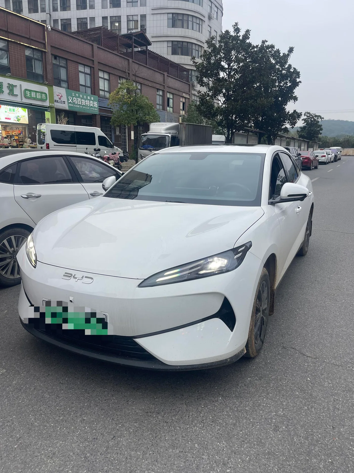 BYD e7