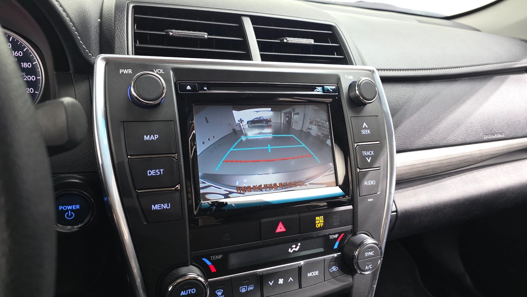 Toyota Camry, 2017 — фото 14