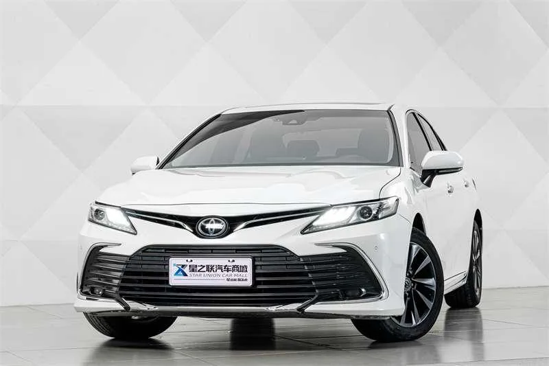 Toyota Camry, 2023 — фото 2