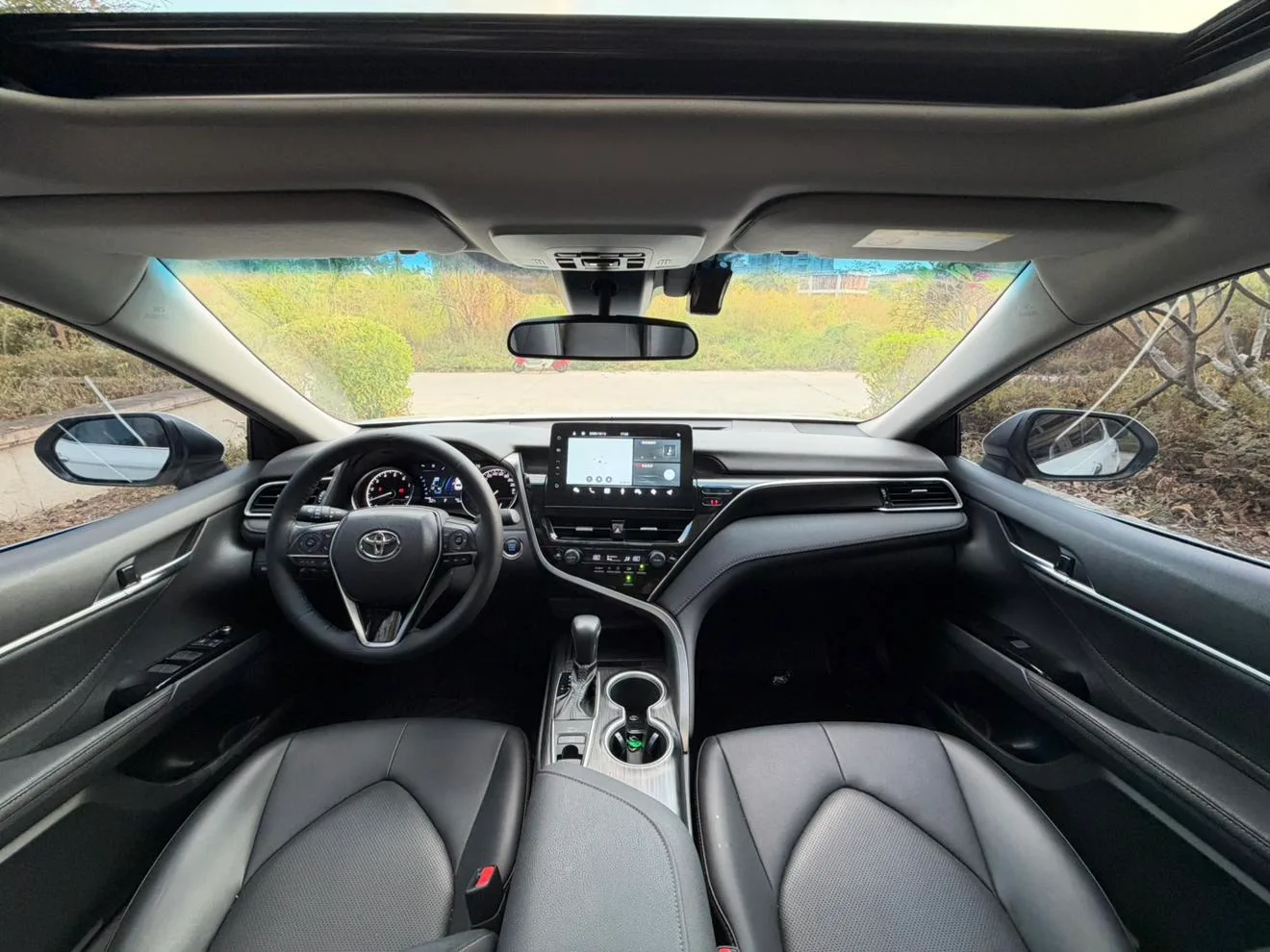 Toyota Camry, 2023 — фото 10