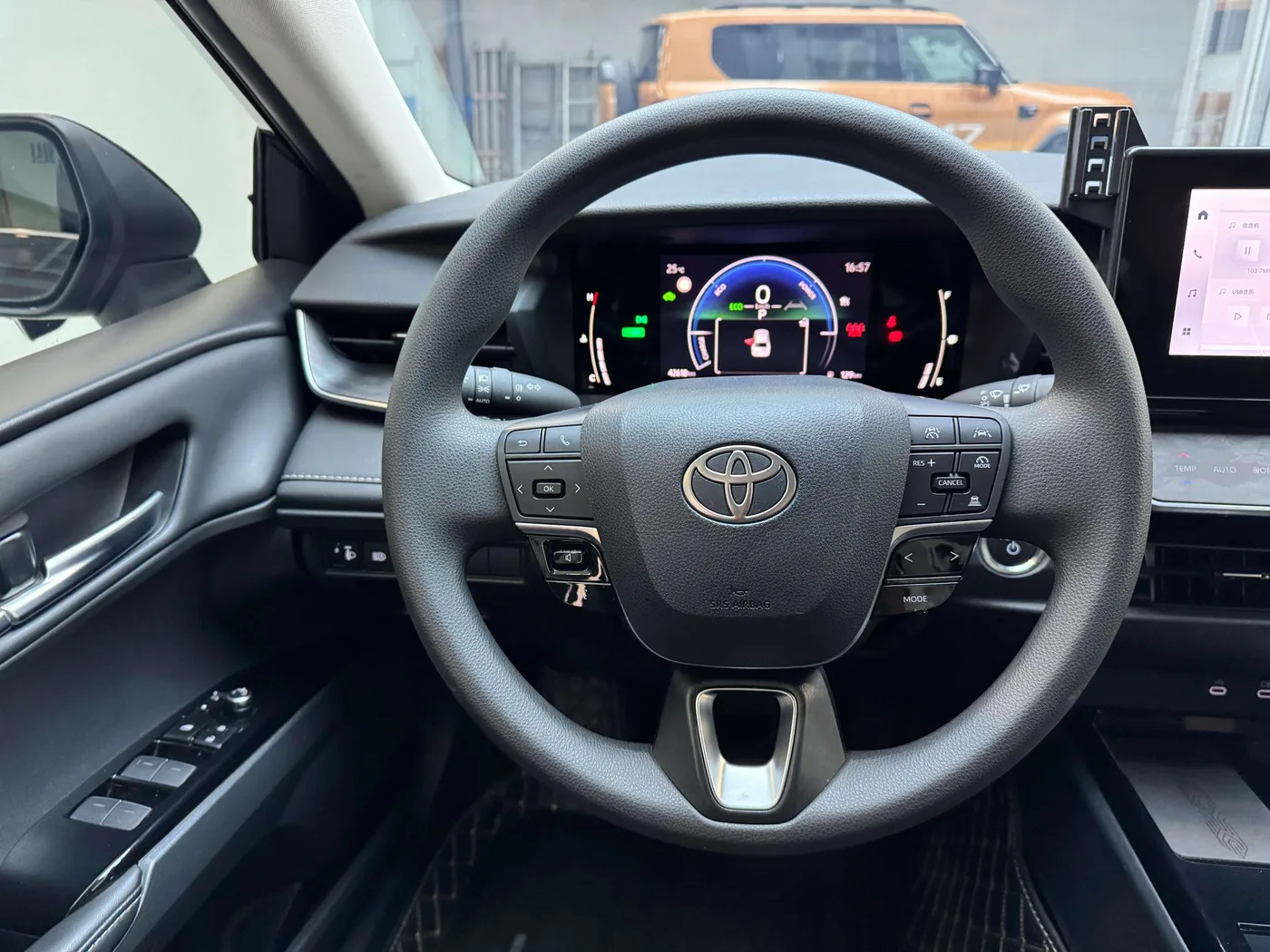 Toyota Camry, 2024 — фото 14